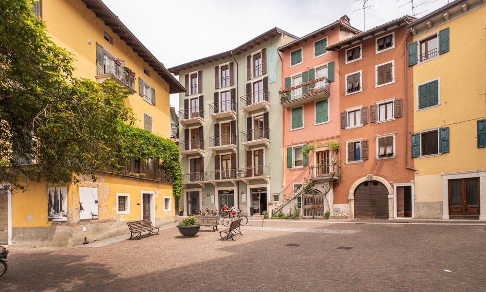 HOLIDAY APARTMENTS TORBOLE-RIVA DEL GARDA (TN)