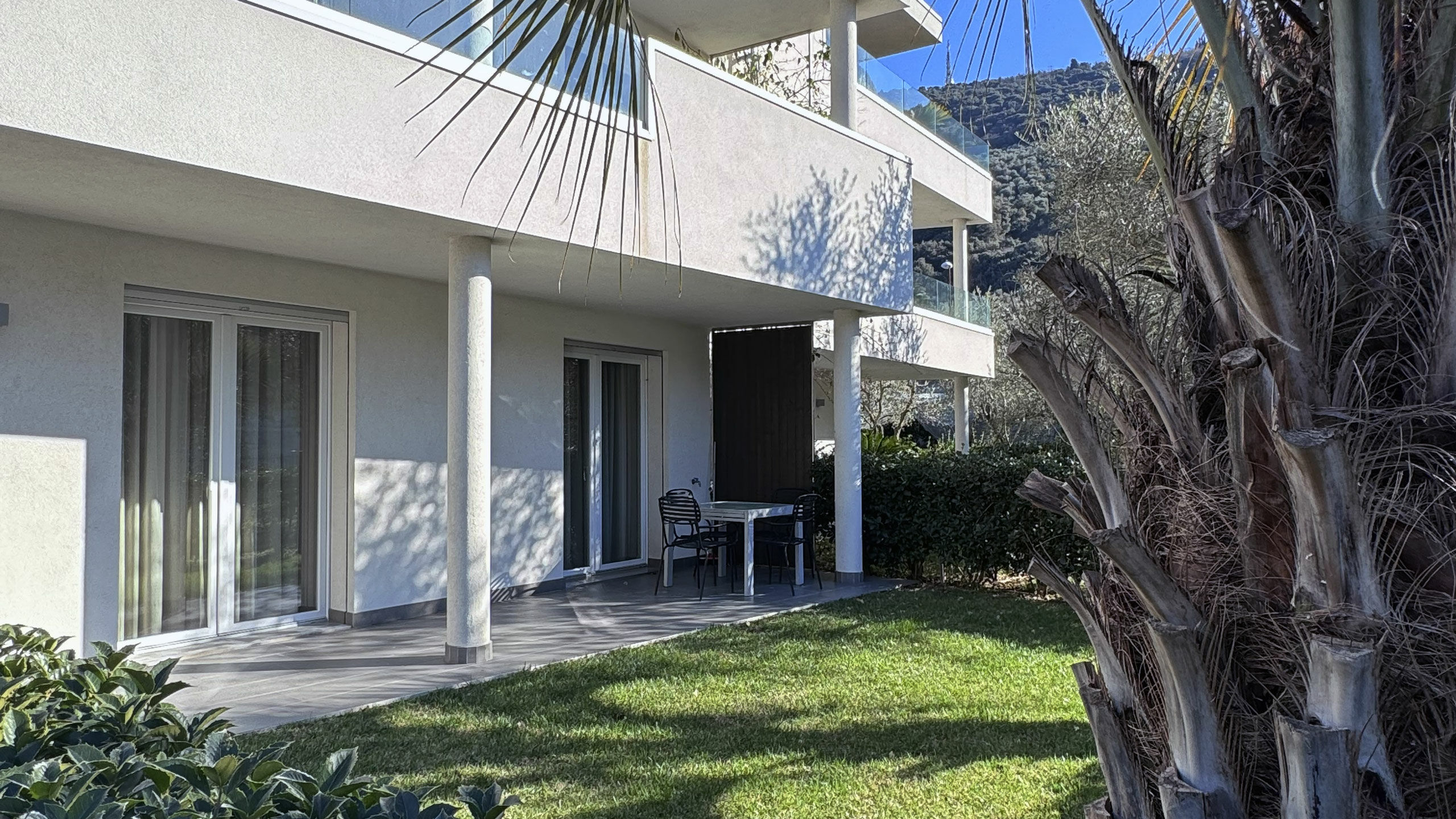 HOLIDAY APARTMENTS TORBOLE-RIVA DEL GARDA (TN) Oleeva Garda Living | Appartamento con Giardino