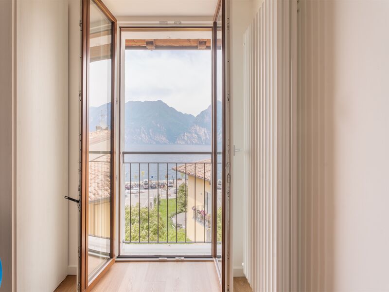 Appartamento attico vista lago